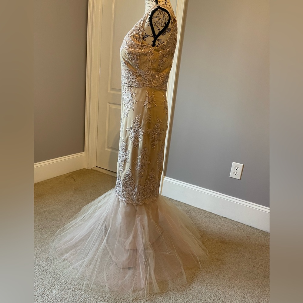 By:  Marchesa Notte   Formal Dress for a special occasion - Picture 5 of 17